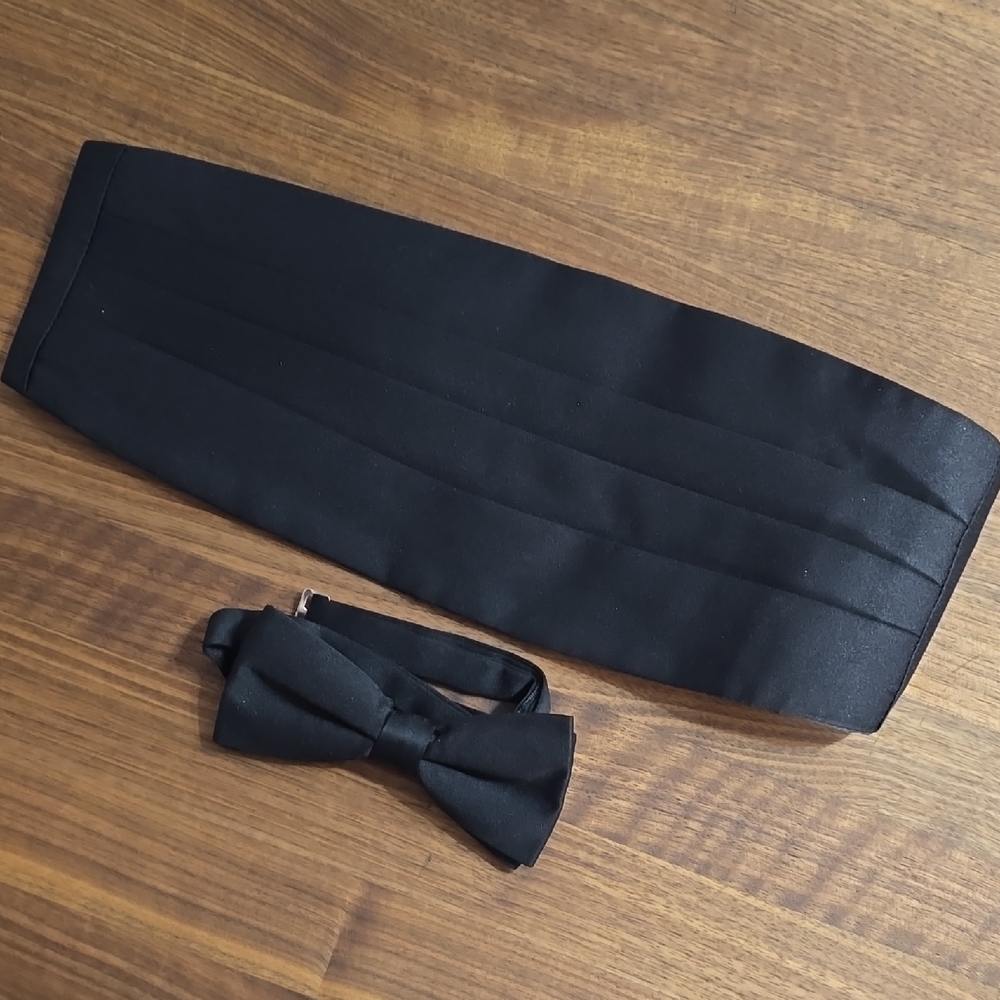 Elegant Black Bow Tie and Cummerbund Set